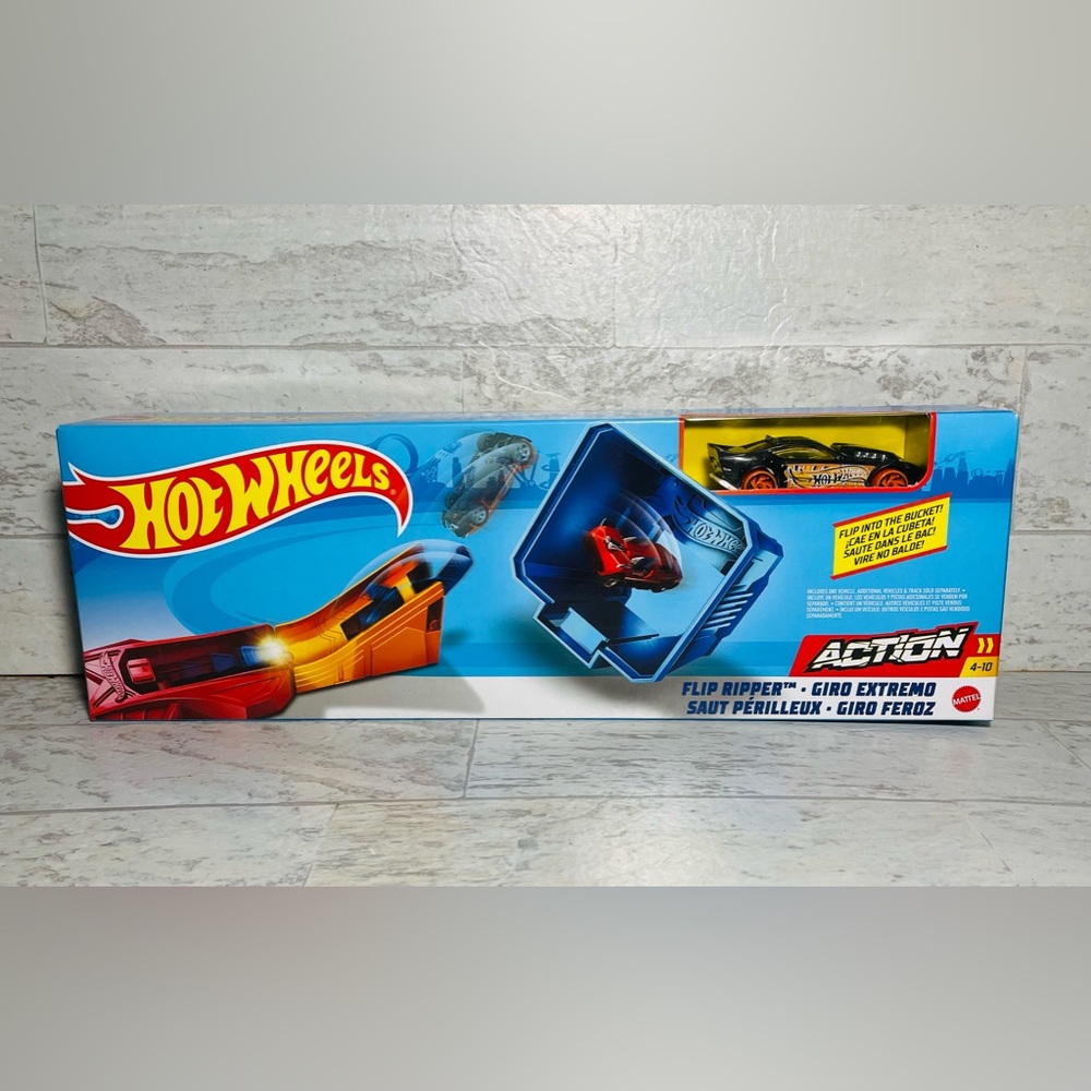 NEW IN BOX ~ HOT WHEELS ~ Mattel ~ Flip Ripper Action ~ Black Car ~ Set